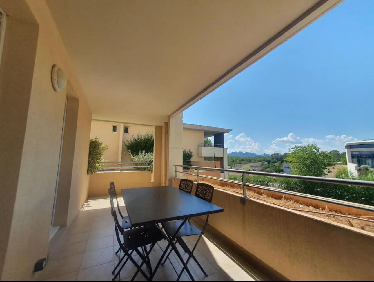 Apartment Location D'un Superbe Avec Piscine *