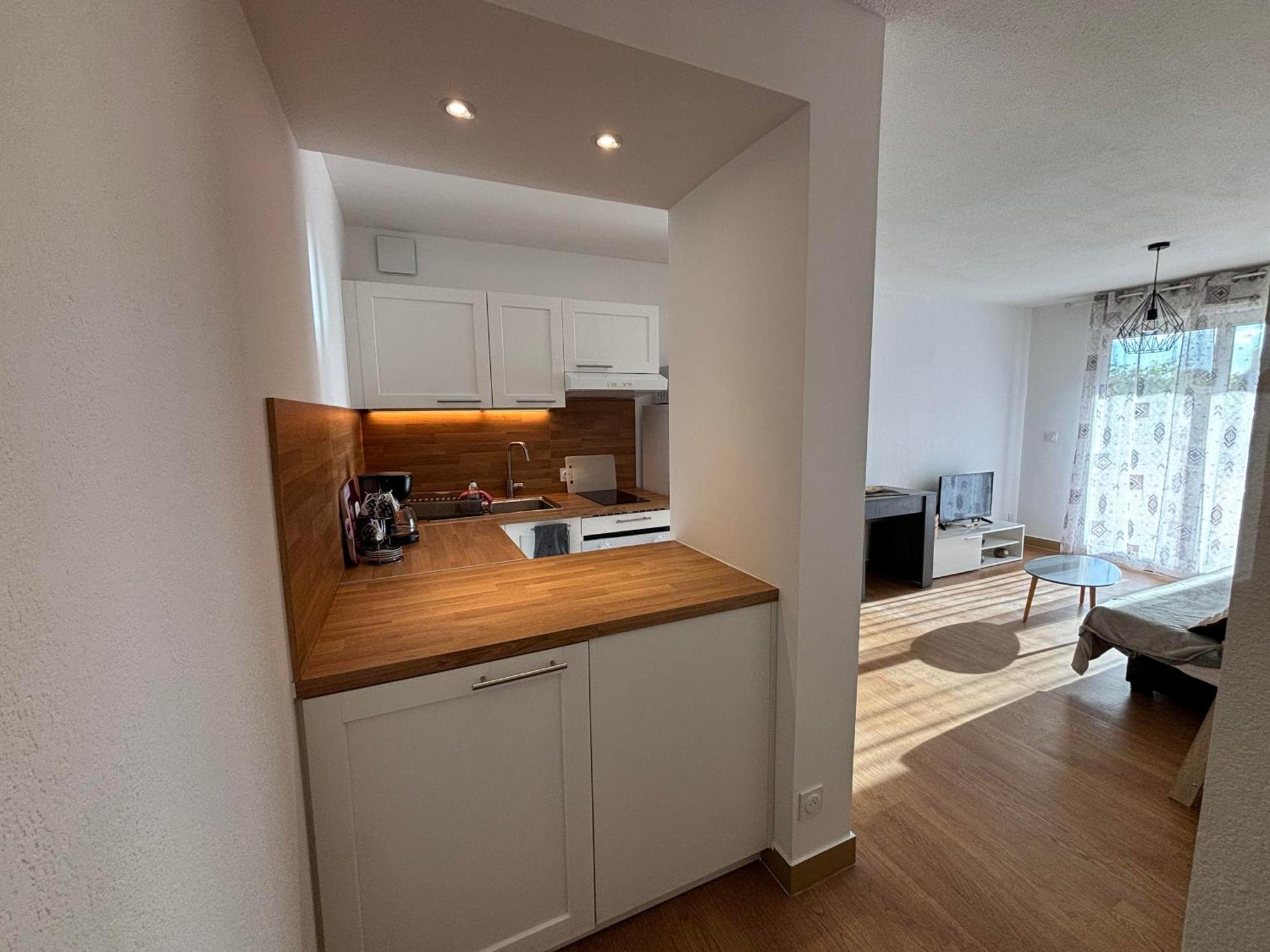 Apartment Location D'un Superbe Avec Piscine